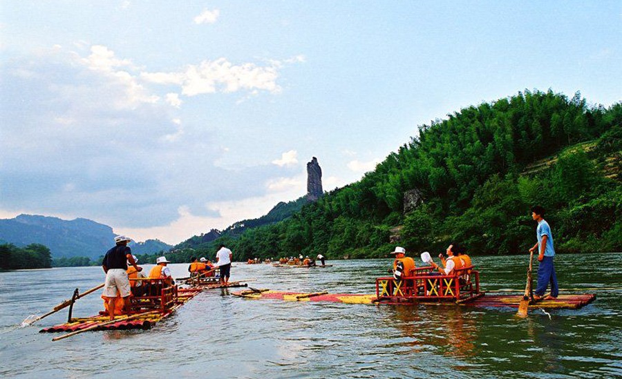 湖南邵陽市南部一個縣,和永州交界,擁有崀山景區